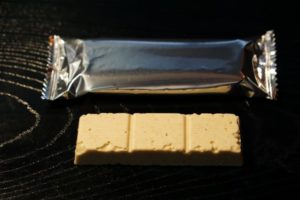 BASE LAB.／CHOCOLATE PROTEIN BAR(バニラ風味)